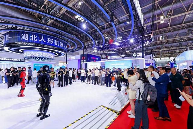 支点建设 智启新篇——2025湖北人形机器人产业链专题展在京刮起“荆楚风”