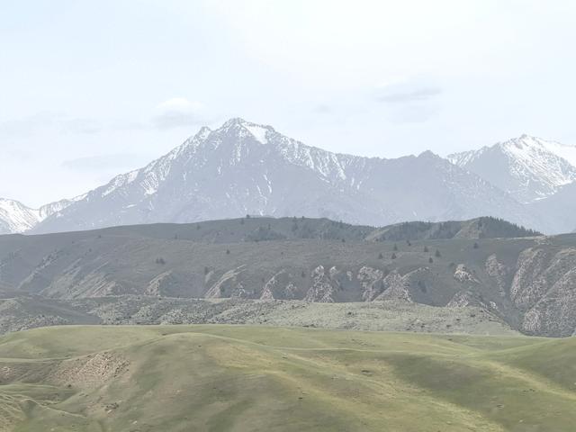 肃南巴尔斯雪山，裕固族的圣山，盘旋山路几十公里才能到达观景点