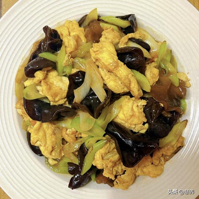 血管清道夫！隔两天吃一次，调血脂	，稳血压，头不晕了！