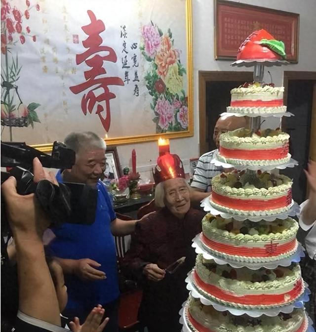 七岁生日有什么说法（身为子女必须要知道的七十不添衣）