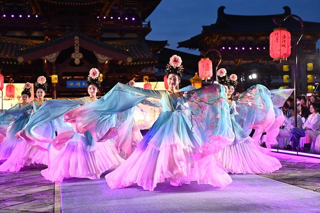 “花开中国・礼遇洛阳”九洲池华服盛典在洛阳老城区圆满落幕