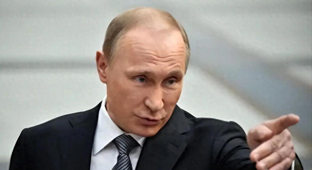 俄军再打基辅，50万人断电，普京穿着军装，对小泽发出最终警告