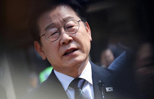 中方不必留座，李在明要去美国一趟，韩国砸下4500亿美元，特朗普开始冒险，目标对准中国