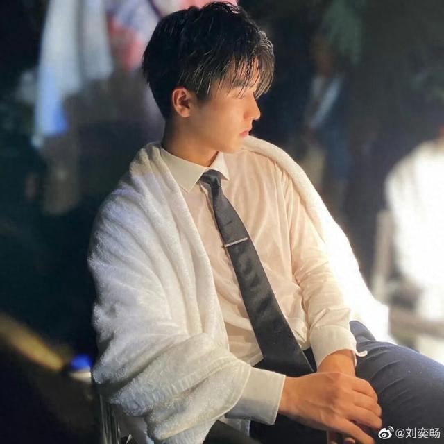 28岁男演员被曝已被关入看守所，正等待审判！