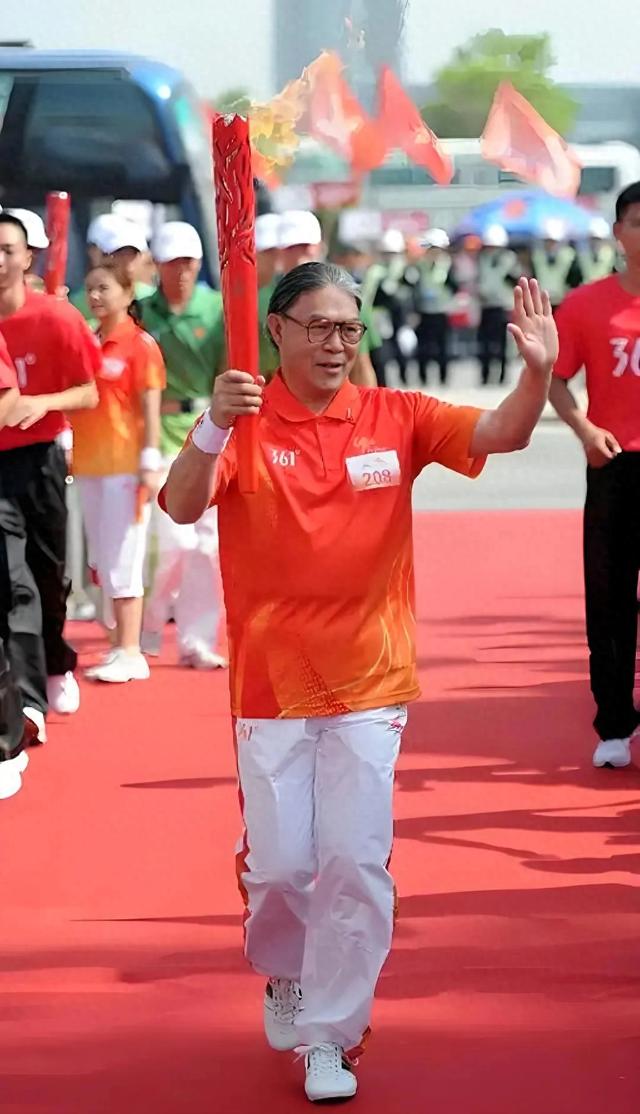 郭晶晶也没想到,79岁公公霍震霆再破天花板,让整个豪门圈沉默了