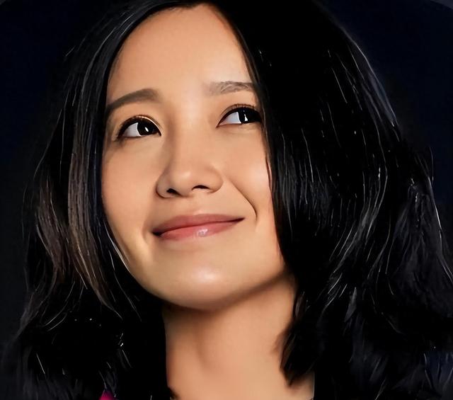她连上5次春晚，和恩师同居怀孕，被骗流产，如今57岁依然单身！