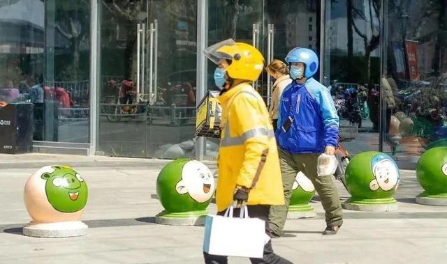 外卖大战烧掉250亿：淘宝闪购猛攻，美团被打疼了！