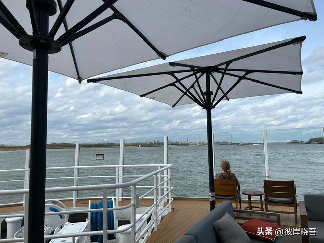 南希和邮轮的故事