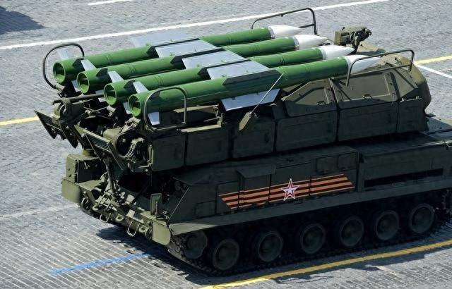 美航母压境委国海岸，普京紧急下令空投军援，拉美成大国角力战场