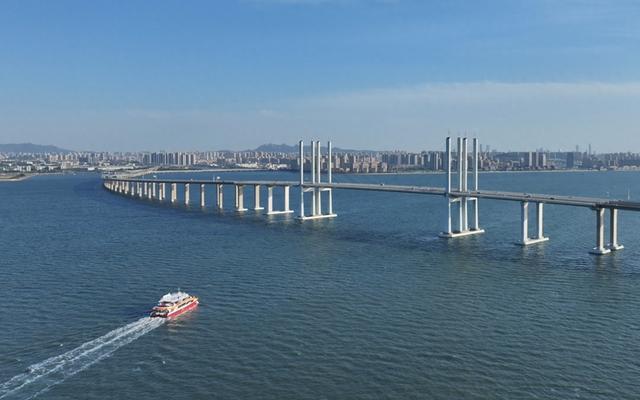 山东青岛：穿越胶州湾跨海大桥，海上旅游再添新航线