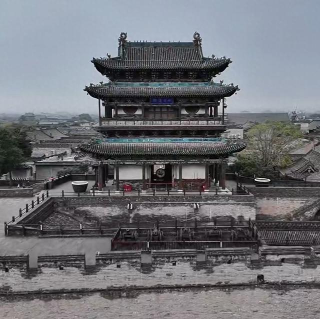 我是上海人，逛平遥古城遇反差，冷门角落藏宝贝，热门窟挤难看清