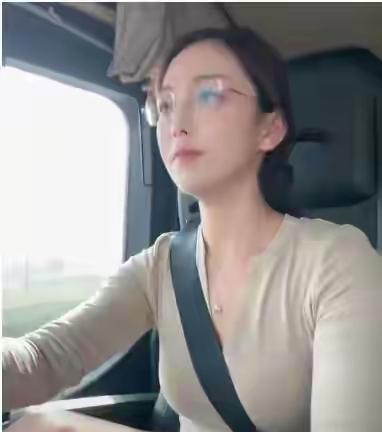 痛心！安徽“半挂西施”王迪去世	，有三台X6000，出事前刚换轮胎