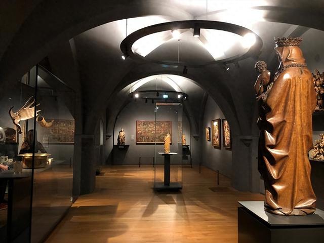 博物馆藏画是假的？77岁老头后备箱放货卖1.5亿，收藏界差点栽了