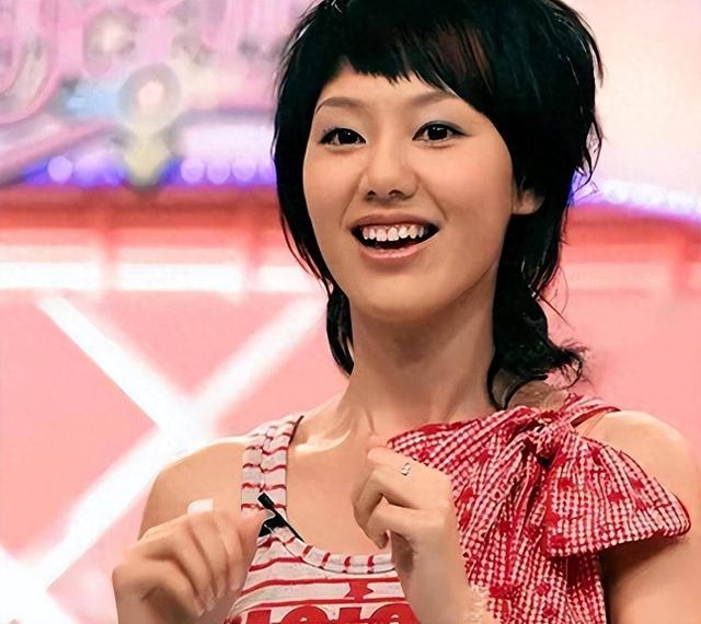 讨好大佬，陪睡上位，遭央视"开除"	，她身上的标签哪个才是真的