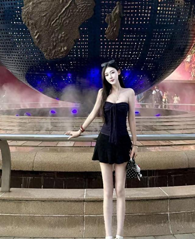 相亲对象提前到达，美貌超出预期，我发现她有个特殊身份