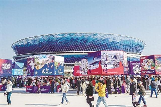 “足”够辽味 “香”遇滨城 2025“辽超”文体旅嘉年华在梭鱼湾启幕