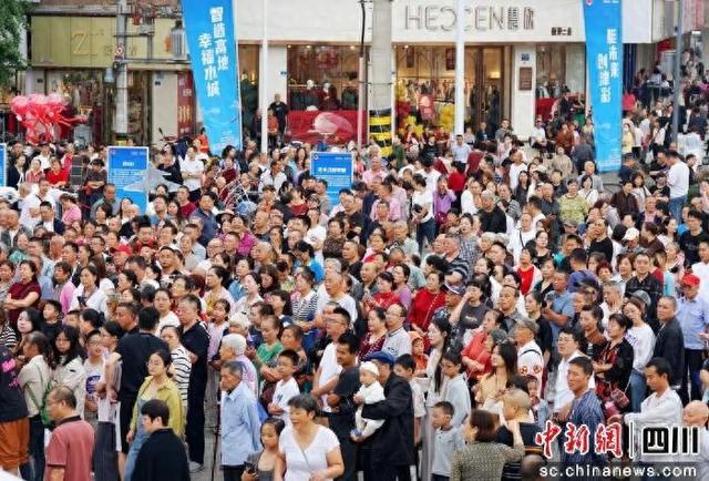 何以成都？两千万游客见证成都的“净优亮美”