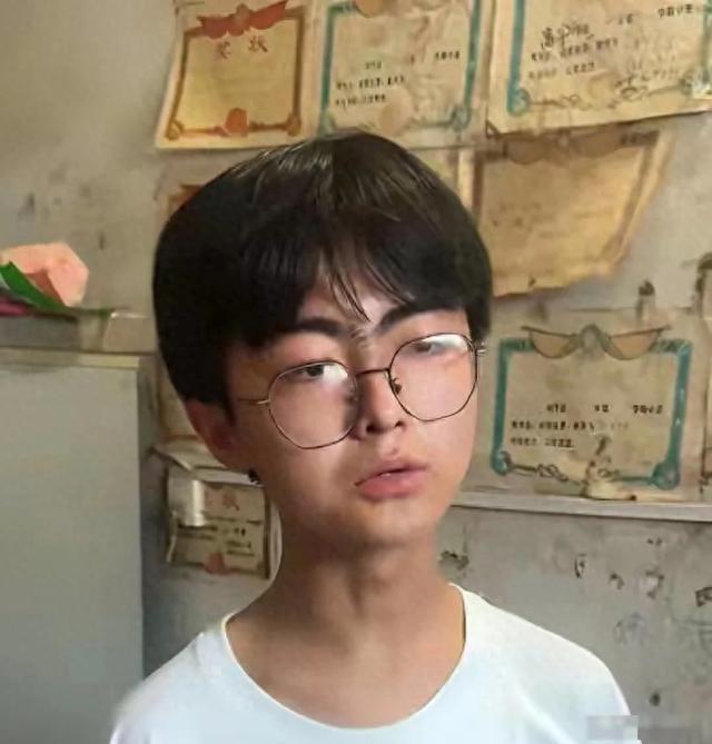 天崩开局，679分寒门贵子被国防科技大学录取，恶心的一幕出现了