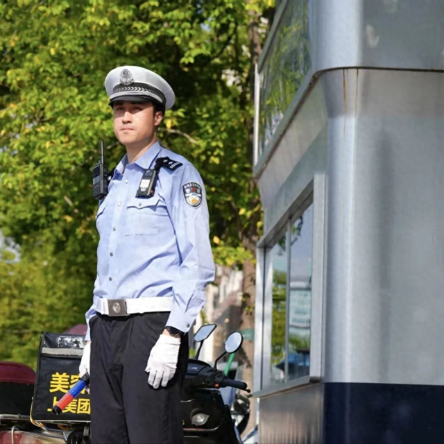 杭州1米99“大长腿”交警火了！本人回应：不要关注我，这群人更了不起