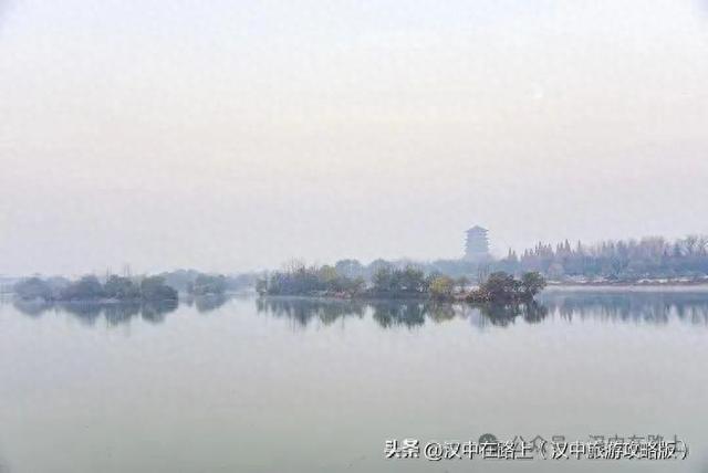 汉中汉江湿地晨景绝了！薄雾锁江，鸟戏江波，宛如仙境！