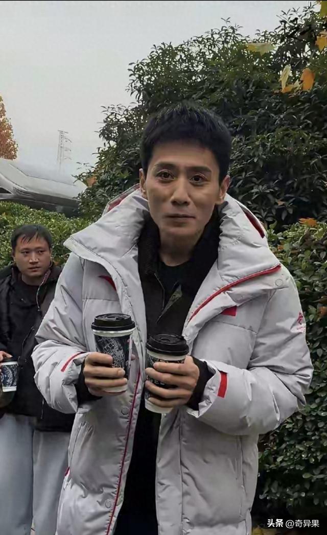 刘烨老的太快了，和他的外国妻子越来越像