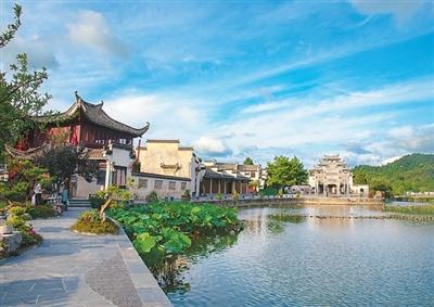 安徽西递：“村味”美食醉游人