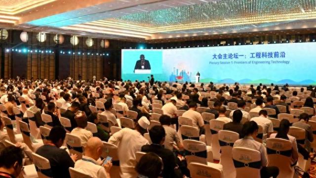 众多非洲嘉宾为何来上海参会？津巴布韦部长坦言：依靠中国赶上AI革命快车