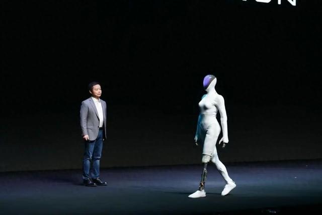 电厂 | 小鹏：一个值得被重估的非典型造梦者