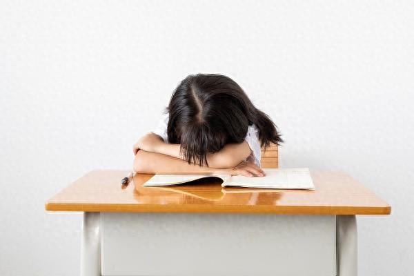 实在不想上学了怎么办（孩子不愿上学怎么办医生分享四步训练法）