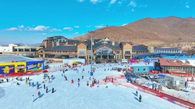 北大湖新雪季迎客，冰雪旅游持续升温