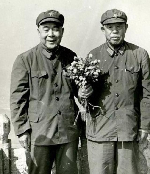 1935年，一名国军小兵被红军俘虏，17年后，他的名字传遍全世界