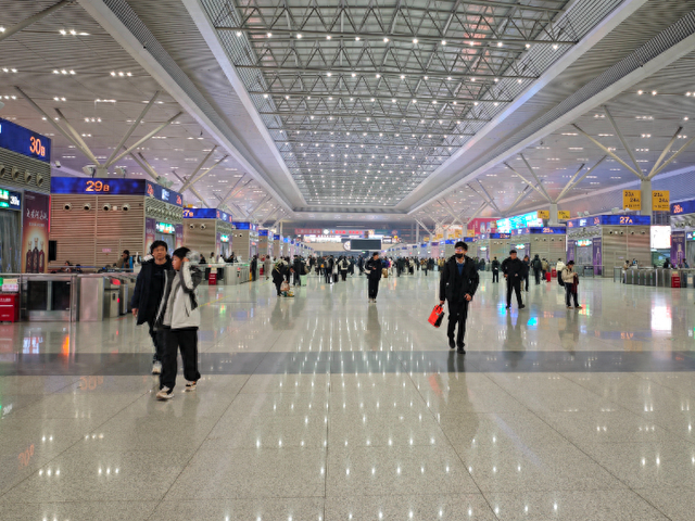 郑州东站检票口速达攻略！网友：32B进站即达