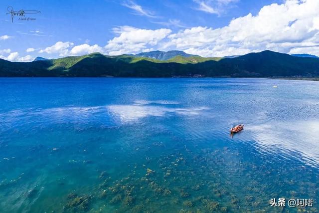 普洛码头的位置比较隐秘,却是泸沽湖的“花海C位”,风景美如画