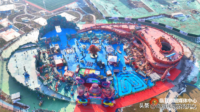 花仙藏河州韵，恐龙述亿年史！花开临夏不夜城景观，藏着独属于花都临夏的“精彩故事 文化浪漫”～