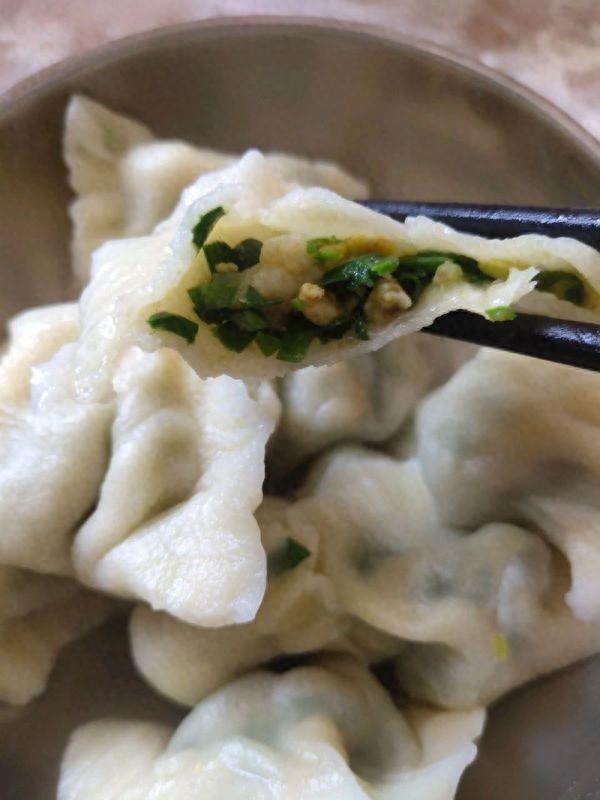 哪些菜能和虾仁搭配做饺子（鸡蛋韭菜虾仁饺子你这么做）