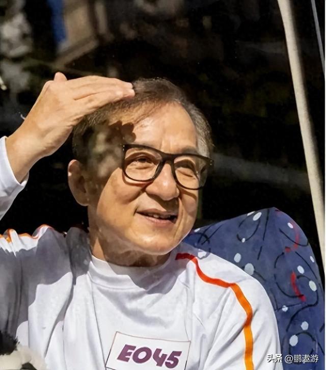 官媒对成龙的称呼变了，三字之差释放强烈信号，王晶的话有人信了