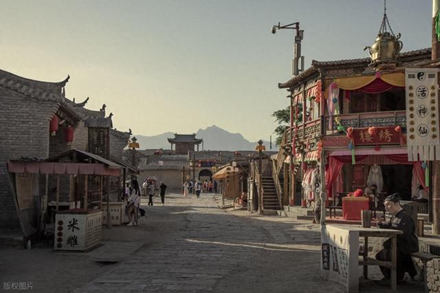 中国宁夏五大历史古镇：1、镇北堡西部影视城古镇，2	、青铜