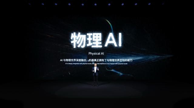 新能源车变机器人，机器人现场走猫步，2025小鹏科技日全记录