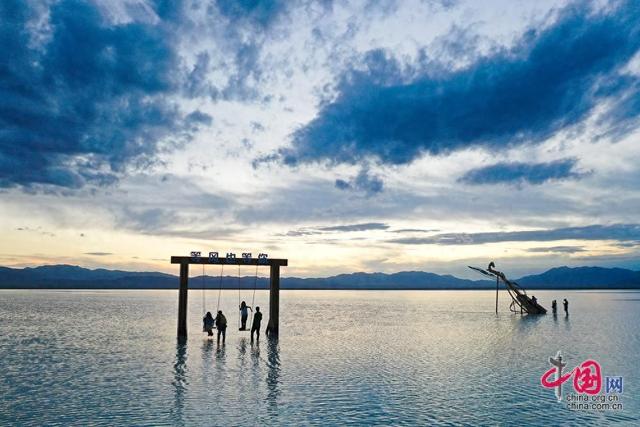 灵动江河 大美青海｜“天空之镜”茶卡盐湖景区美景如画 游客突破127万人