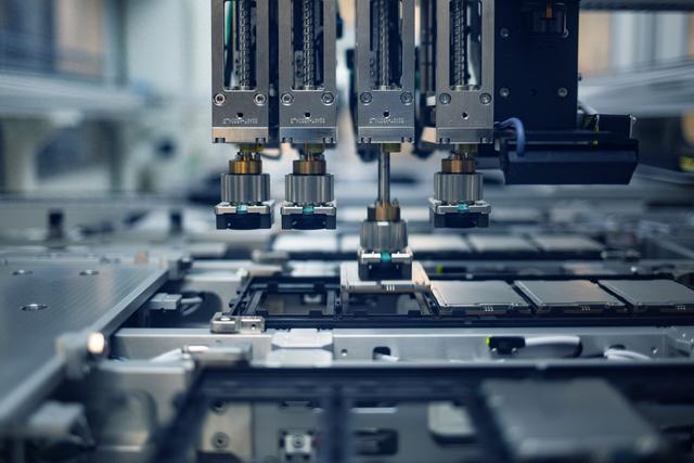 Intel May Make Chips for AMD as Trump Admin. Reported to Consider New Tariffs to Boost U.S. Manufacturing