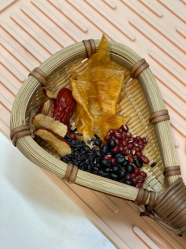 花胶黑米羹 花胶黑米粥做法与功效