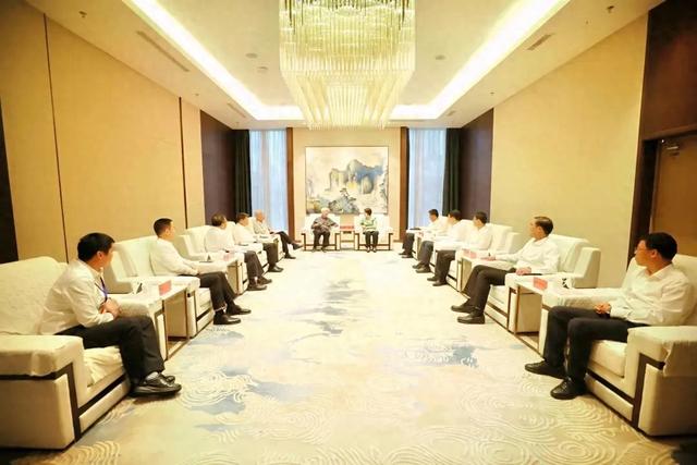 丛丽王铁会见出席第三届佳木斯卫星产业发展大会暨商业航天产业技术创新联盟会议嘉宾代表