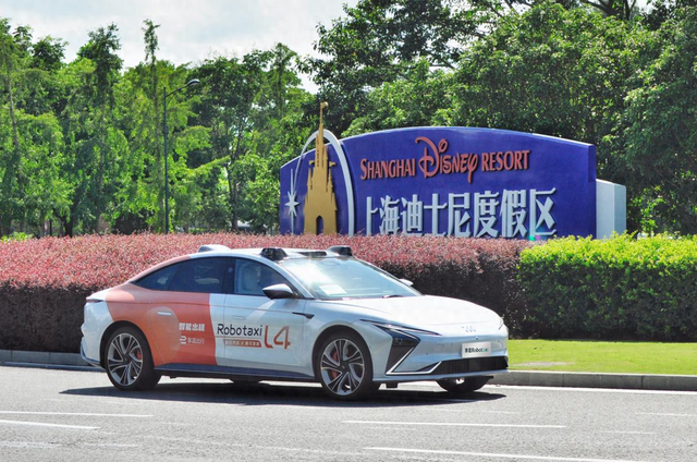 高快速路与地面道路无缝衔接 上海首条Robotaxi度假区专线开通