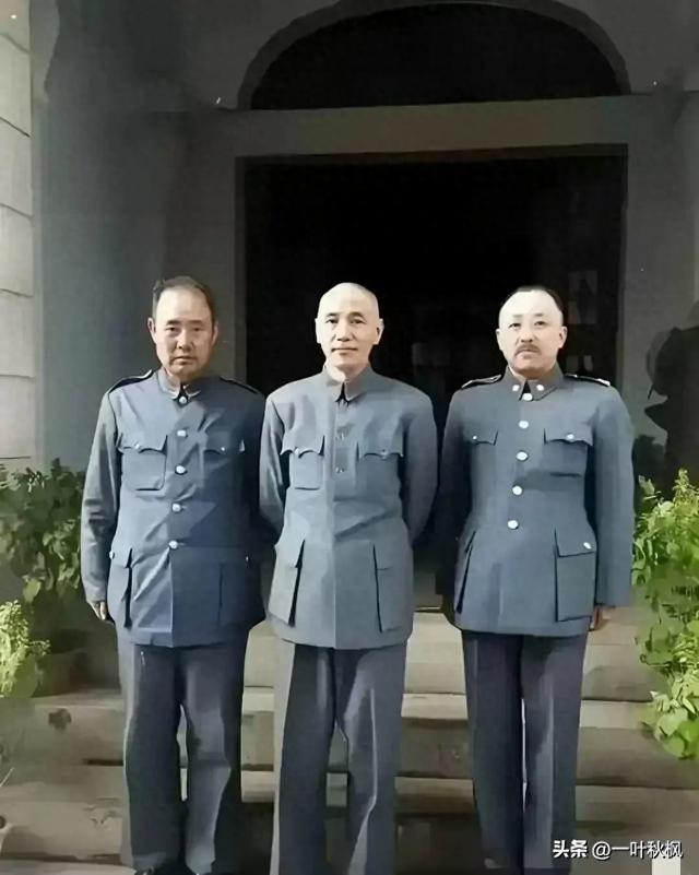 我敢打赌，认得出这三人的历史绝对不会差，一般只认识中间的那人