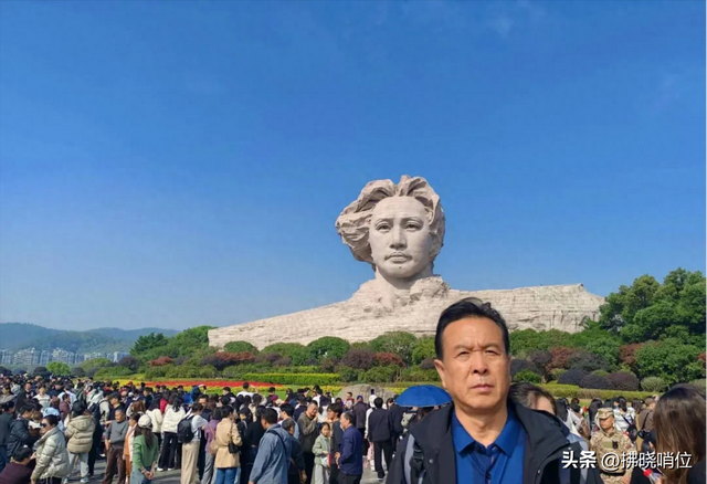 周小平：一路风景看不尽——我和孙子奶奶的自驾游纪行拂晓哨位