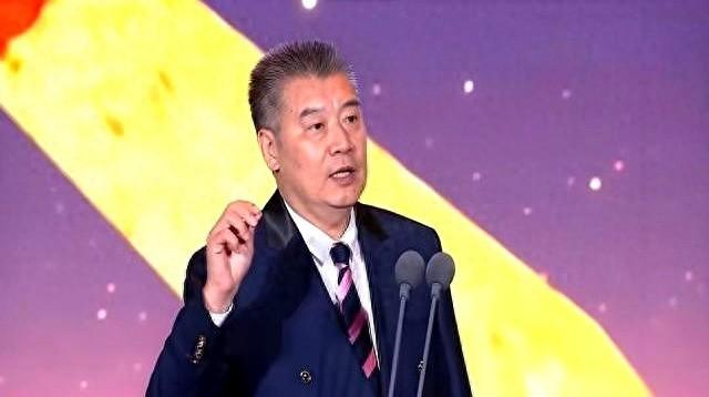 国乒获影响世界华人大奖！李隼代表领奖，并爆料曾罚孙颖莎一万米