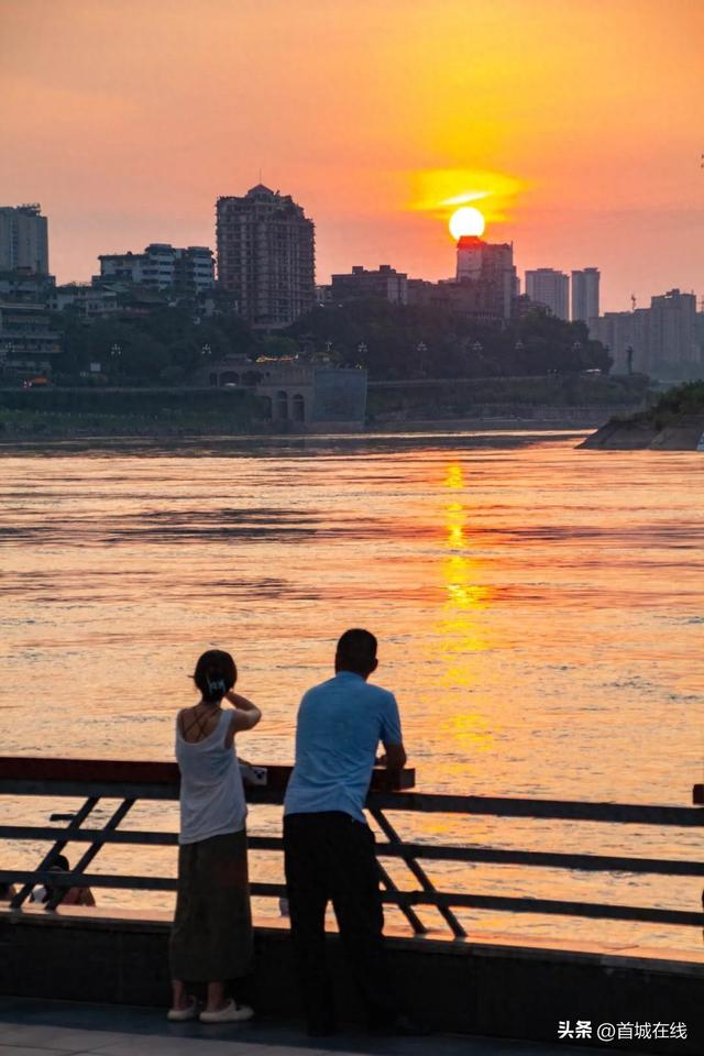 江边全是人！“夏威夷·宾”名场面又来了