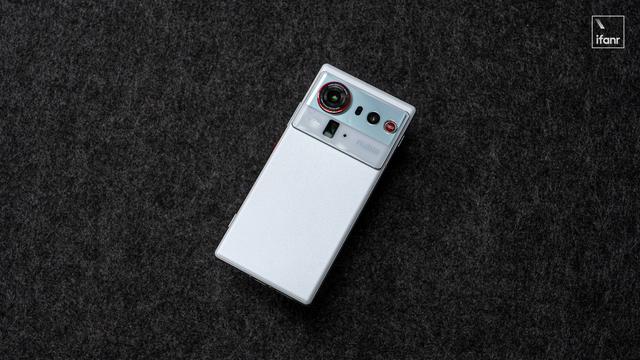 努比亚 Z80 Ultra 体验：更新超大底三摄，可能是影像性能最强的游戏手机