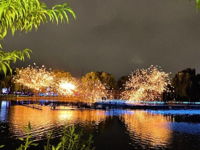 假期结束倒计时！来世界花卉大观园，相约“花火之梦”、苗侗风情巡游！