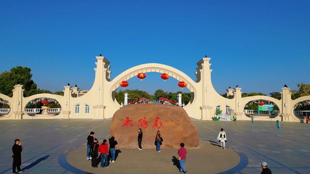 热烈的红、温暖的橙、明亮的黄 太阳岛上层林尽染秋意浓